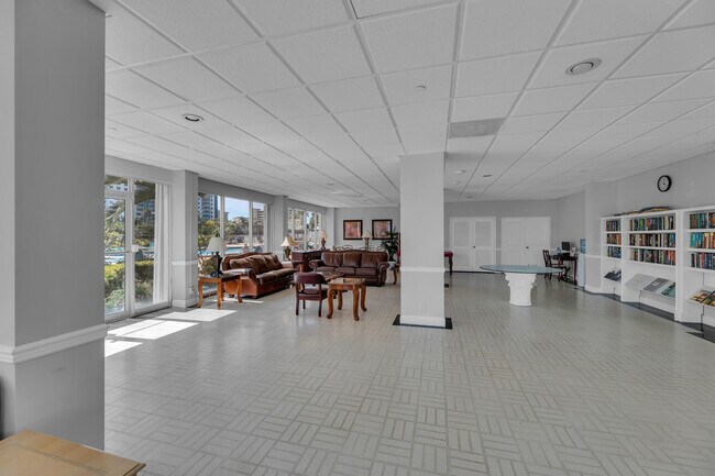 Building Photo - 405 N Ocean Blvd