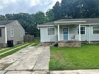 Building Photo - 706 Community St
