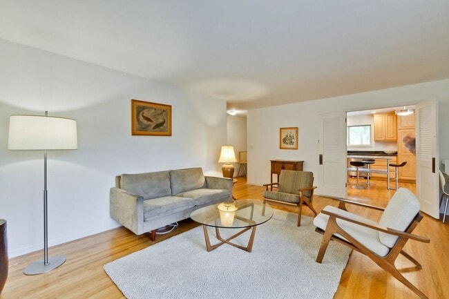 Building Photo - Amazing Midtown Home on a Quiet Cul-de-sac.