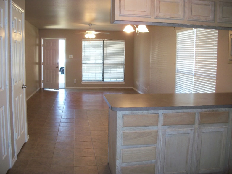 Building Photo - 105 Henson Ct