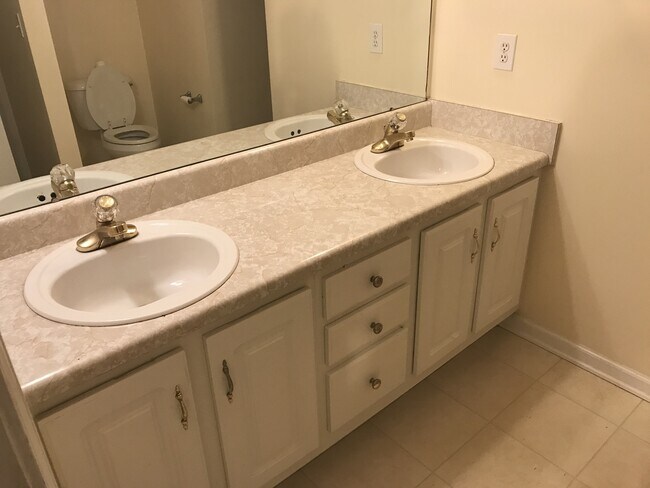 Building Photo - 3/2 in East Montgomery