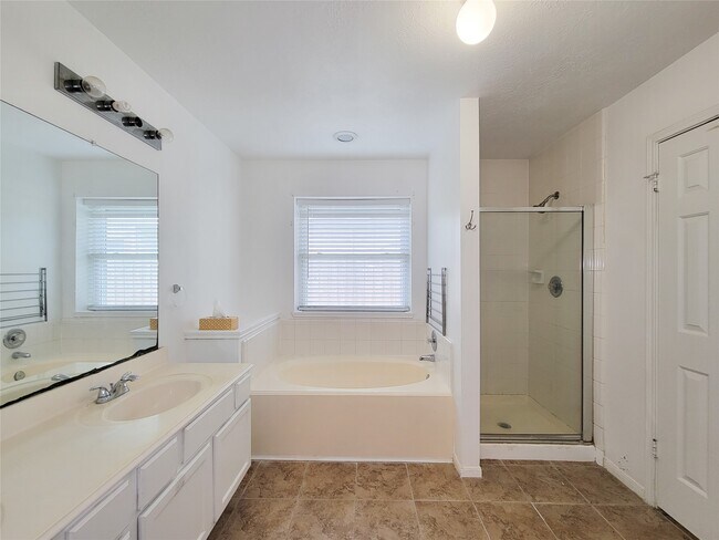 Building Photo - 16807 Sussex Dr