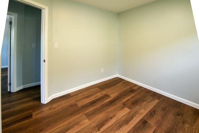 Building Photo - 45 E 51st St