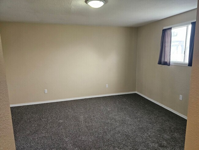 Building Photo - Charming 4Bed/2Bath Home in the Heart of Rainier! Available 6/10/26