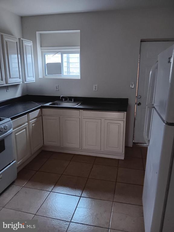 Building Photo - 117 N Glover St