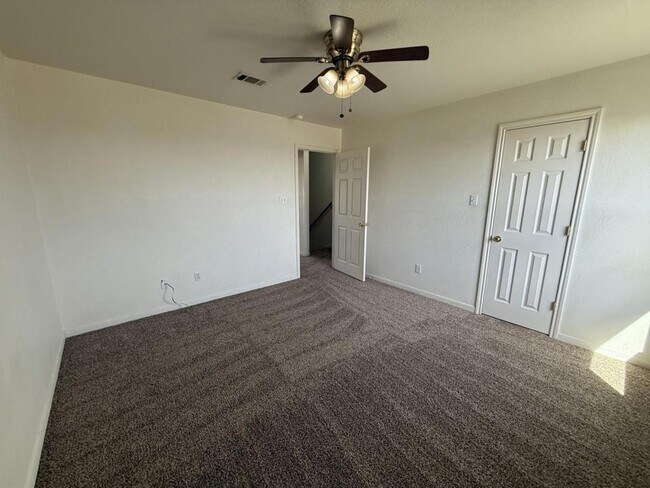Building Photo - 705 S Amy Ln