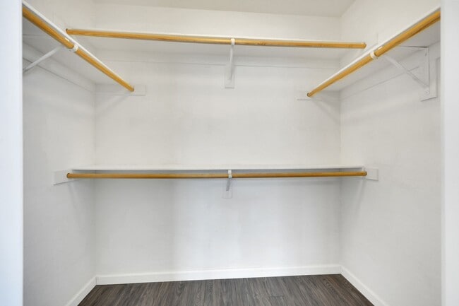 Building Photo - 3 bed/2.5 bath perfect corner home