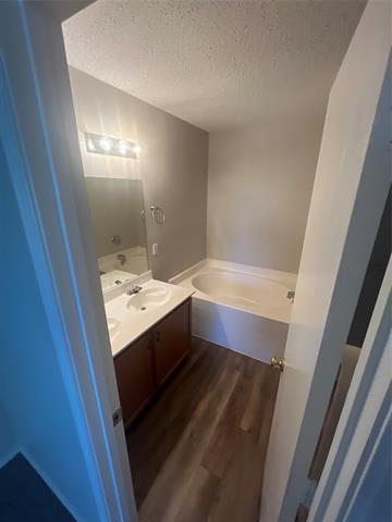 Building Photo - 4256 Meadowknoll Dr