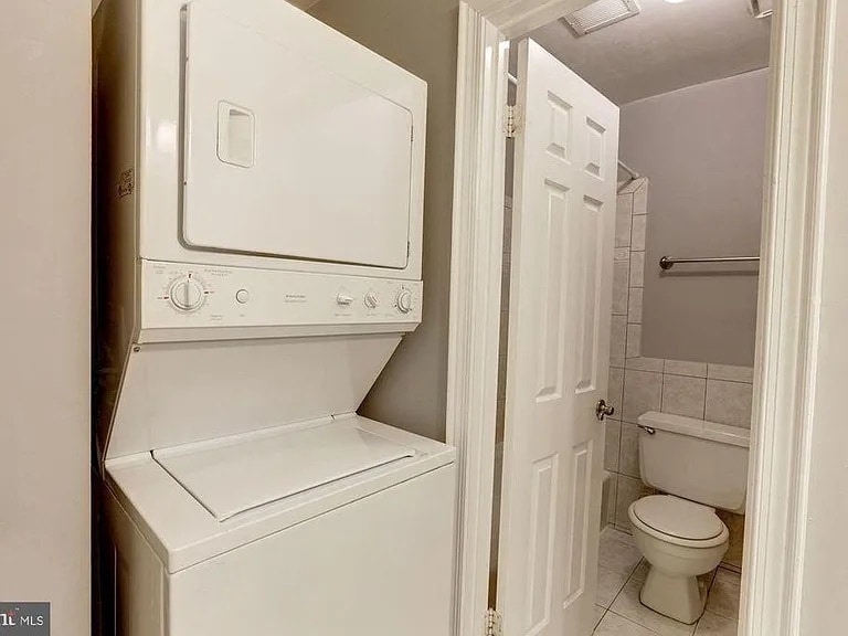Hall Bathroom and Washer and Dryer - 104 Shooters Ct