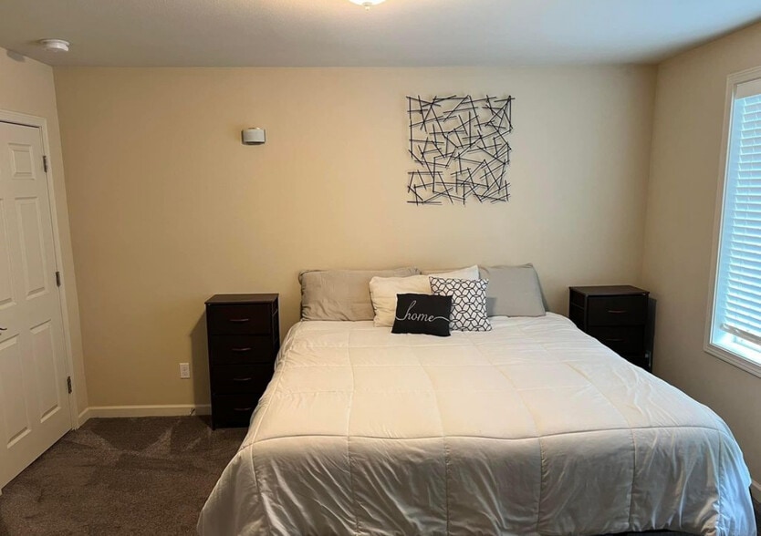 Building Photo - 239 S 126th St