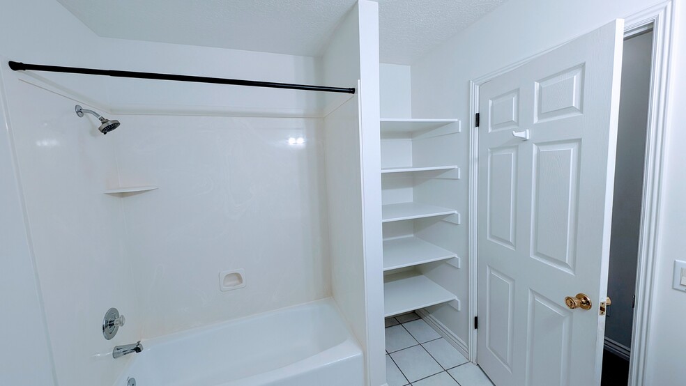 Building Photo - 4372 S 1000 W