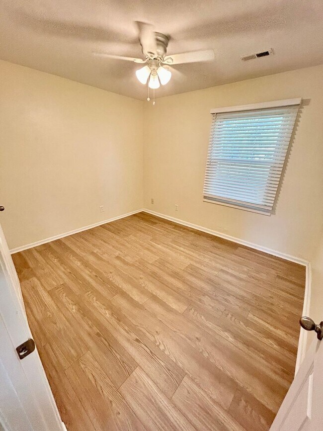 Building Photo - 3725 Boyette Ct E