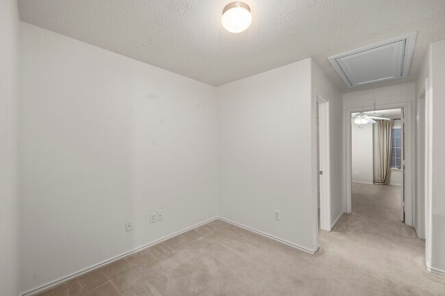 Building Photo - 12475 Saratoga Woods Ln