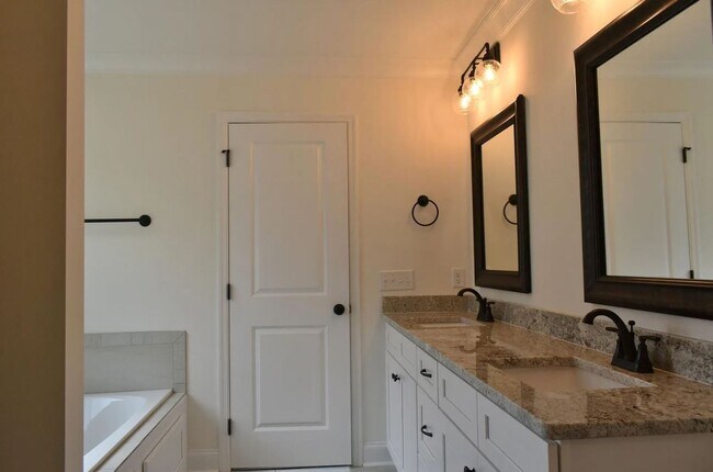 Building Photo - Rental in Ooltewah - 3 Bedrooms + Finished Basement