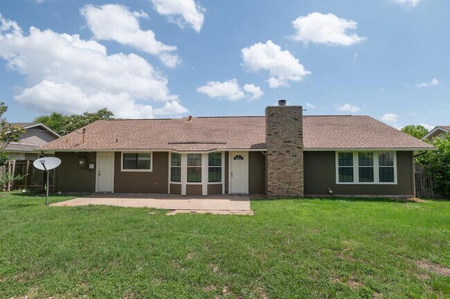 Building Photo - 1013 Ramble Creek Dr