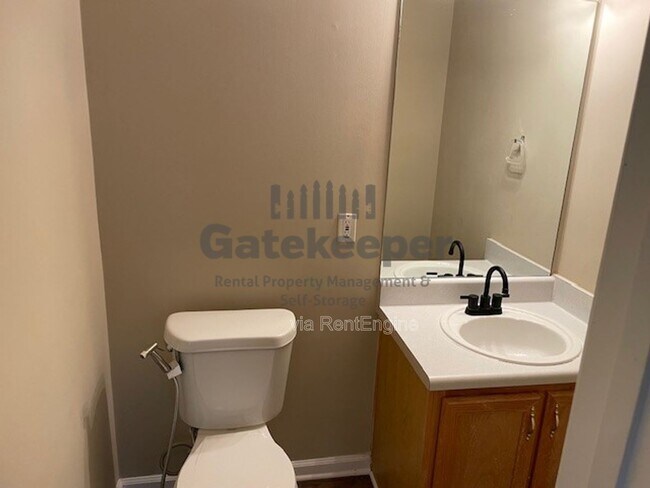 Building Photo - 10564 Village Landing