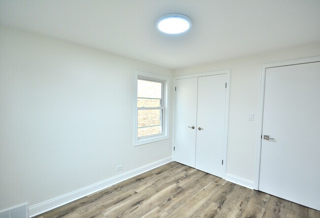 Building Photo - 6311 N Lawndale Ave