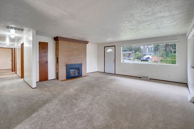 Building Photo - Edmonds 3 Bedroom, 1 Bathroom Mid-Century ...