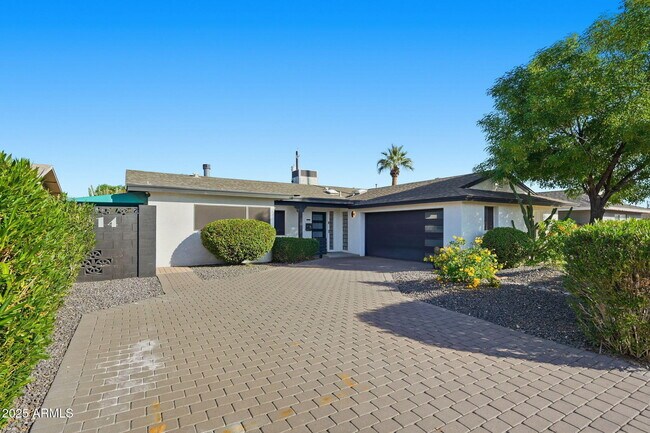 Building Photo - 8614 E Jackrabbit Rd