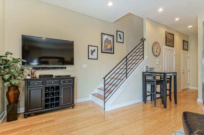 Building Photo - 1533 Fairmount Ave