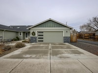 Building Photo - 1549 SW Kalama Ave