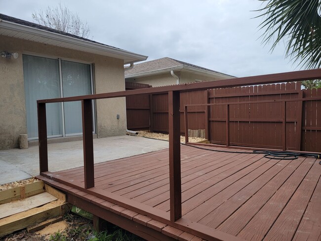 Building Photo - AVAILABLE IMMEDIATELY! Port Orange 3/2 Spr...