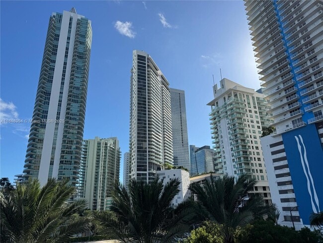 Building Photo - 1155 Brickell Bay Dr