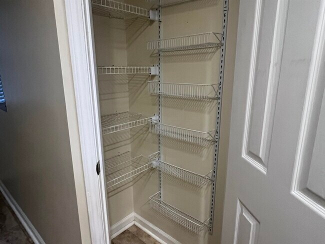 Building Photo - 4622 Greenbriar Dr