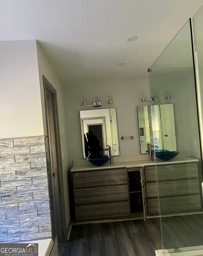 Building Photo - 3335 Prairie Dr