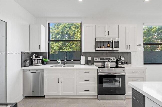 Building Photo - 3619 SW 27th St