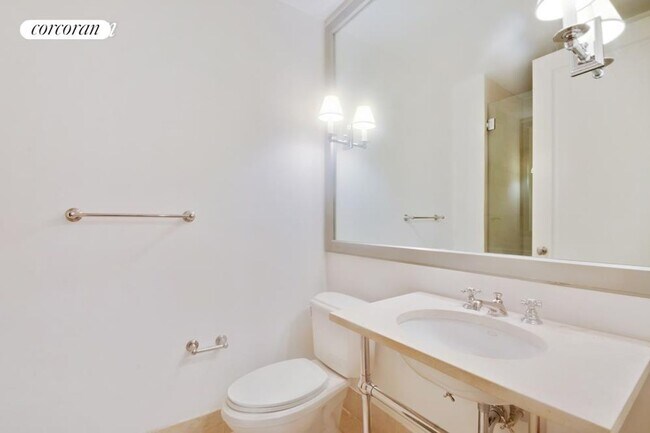 Building Photo - 400 E 51st St