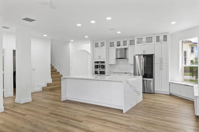 Building Photo - 5556 Spanish River Rd
