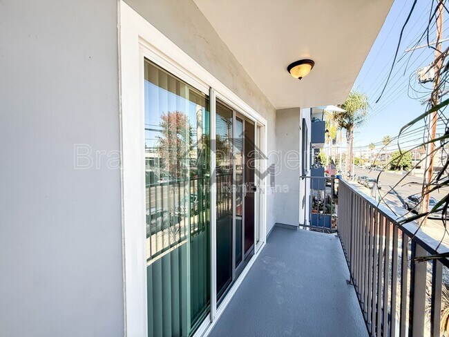 Building Photo - 6039 Whitsett Ave