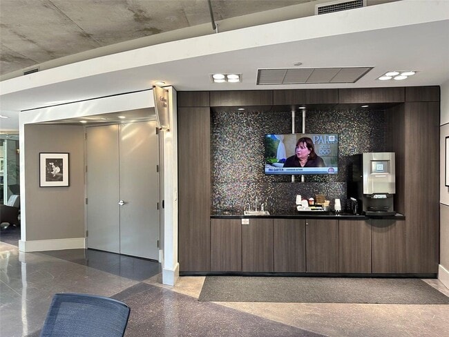 Building Photo - 1901 Post Oak Blvd