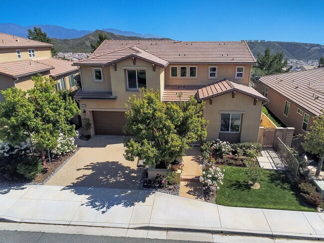 Building Photo - Immaculate 5-Bedroom Executive Home in Desirable Plum Canyon