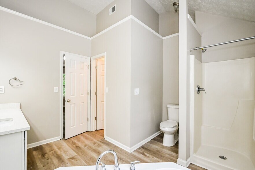 Building Photo - 409 Grove Park Dr