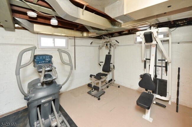 Building Photo - 483 Mt Prospect Ave