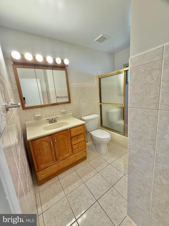 Building Photo - 7700 Glenister Dr