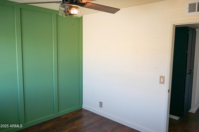 Building Photo - 1261 N 84th Pl