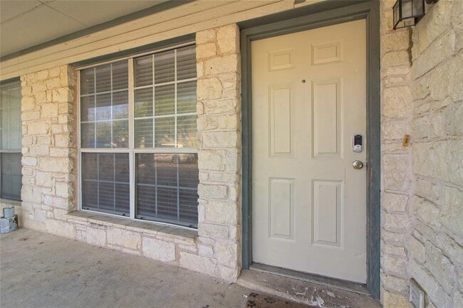 Building Photo - 2211 Creekside Ln