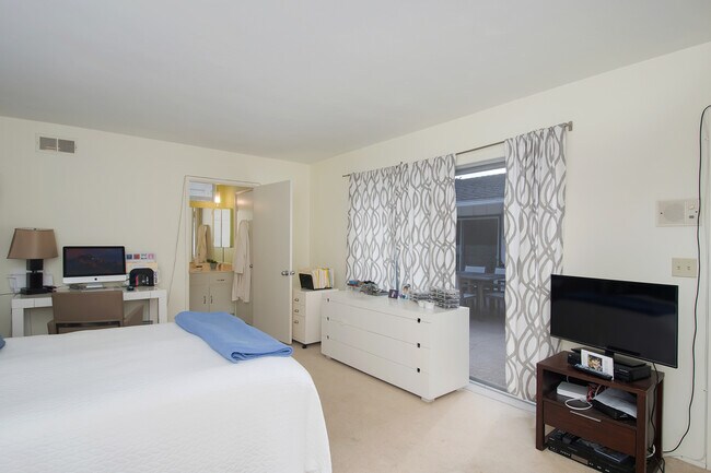 Building Photo - AVAILABLE NOW! STUNNING LA JOLLA 3BD/2.5BA...
