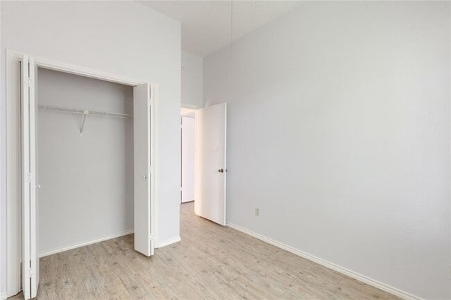 Building Photo - 2103 Castle View Dr