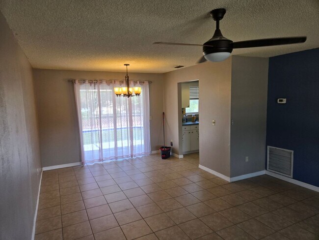 Building Photo - Your Perfect Home Awaits!