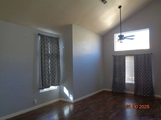 Building Photo - Rosamond 3 Bedroom Pool Home