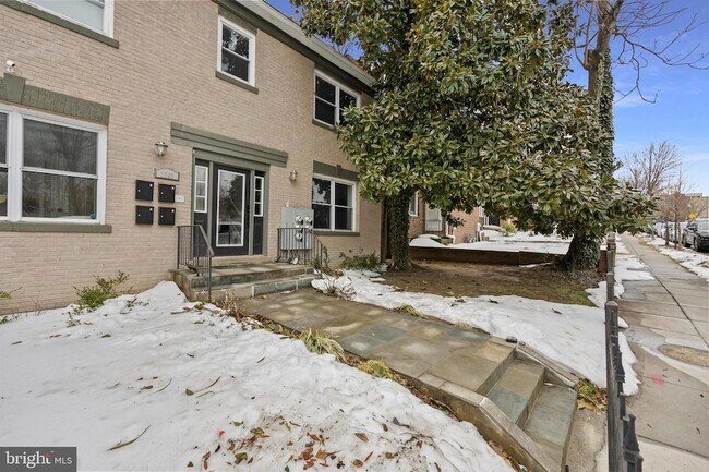 Building Photo - 1363 Childress St NE