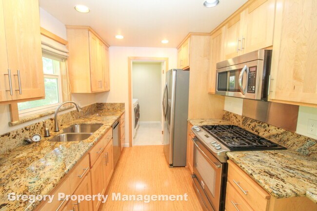 Building Photo - Charming updated 3-Bed/1-Bath Rambler on q...