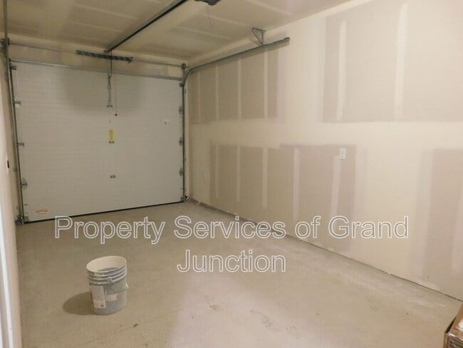 Building Photo - 2360 Canyon Ct