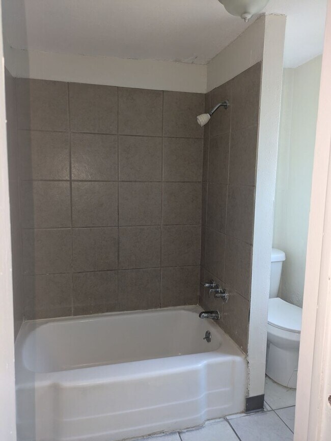 Building Photo - 3017 E 8th St