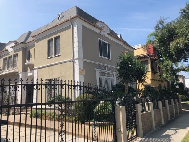 Vintage Charm - 6130 Orange St