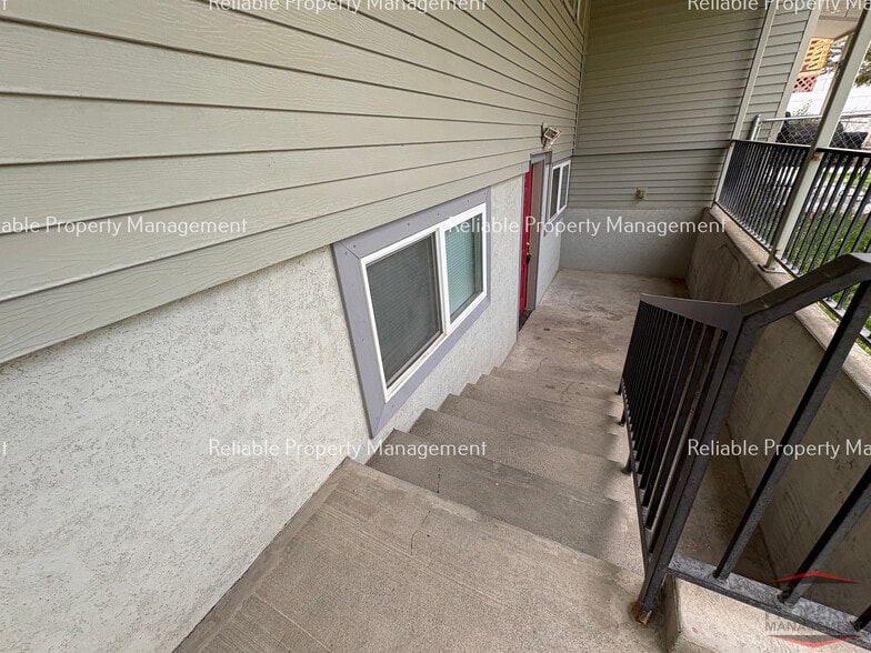 Building Photo - 260 W 19th St
